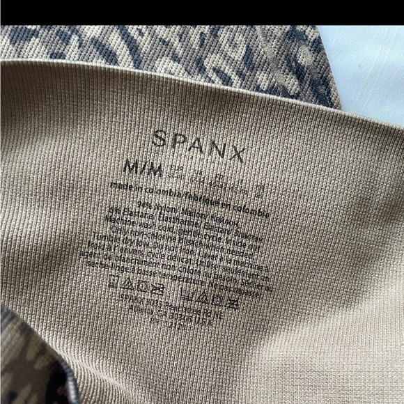 Spanx Leggings Size Medium - Picture 2 of 2